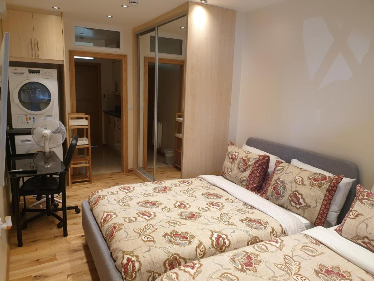 London Luxury Apartments 1Min Walk From Underground, With Free Parking Free Wifi Kültér fotó